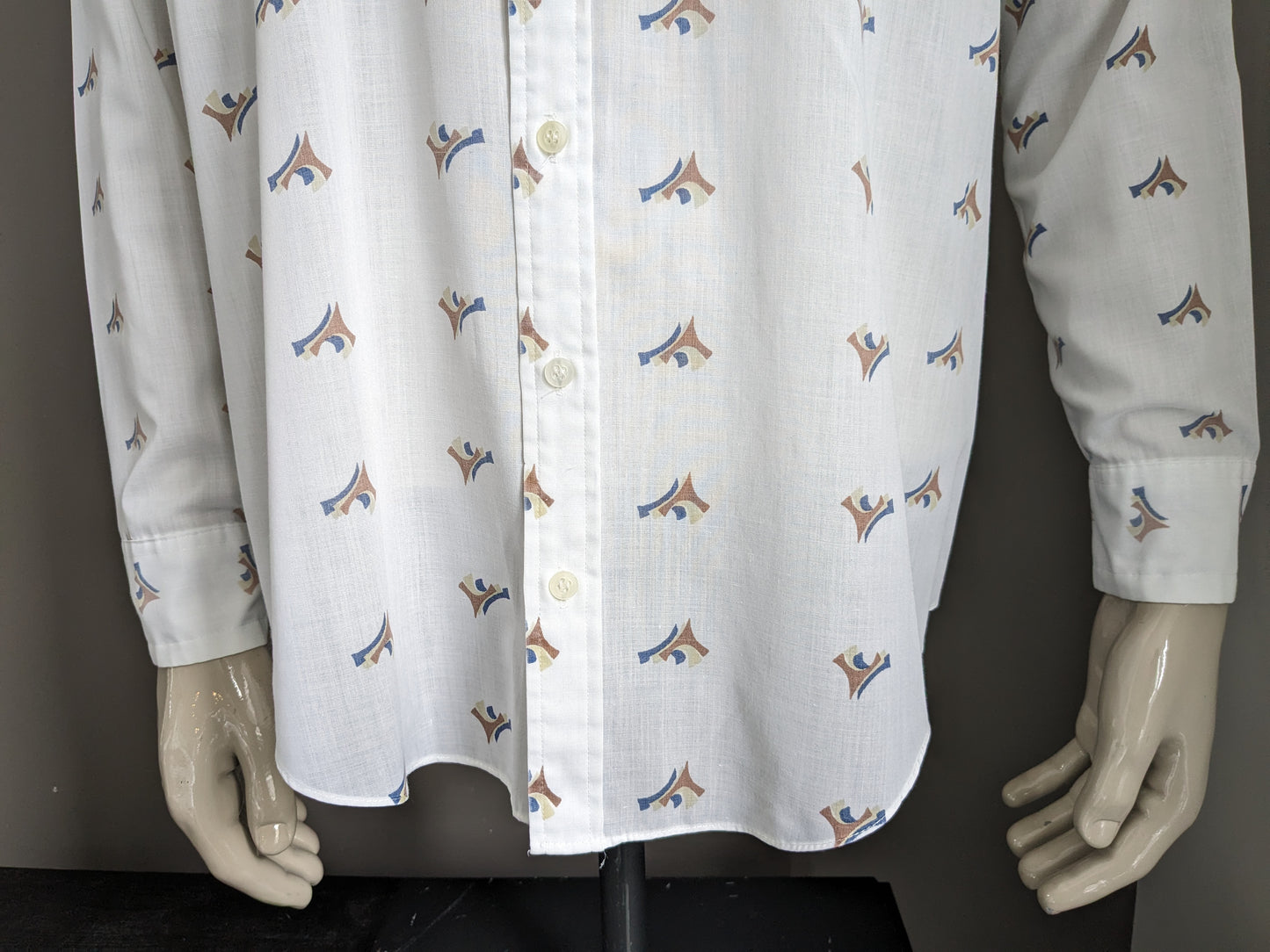 Vintage Pickwick 70's shirt with point collar. White brown blue print. Size 2XL / XXL.