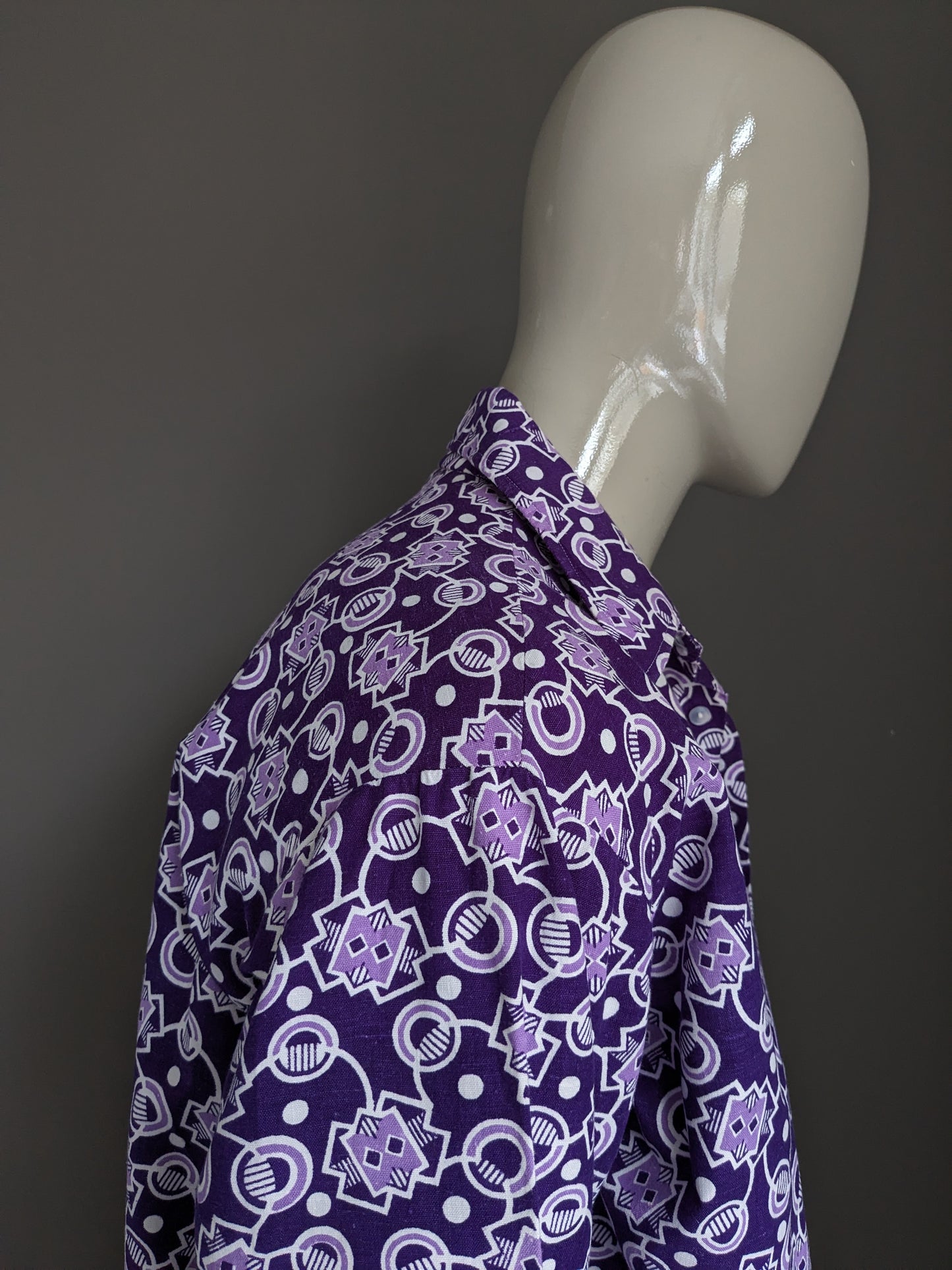 Vintage Lotus shirt. Purple white print. Size 2XL / XXL - 3XL / XXXL.