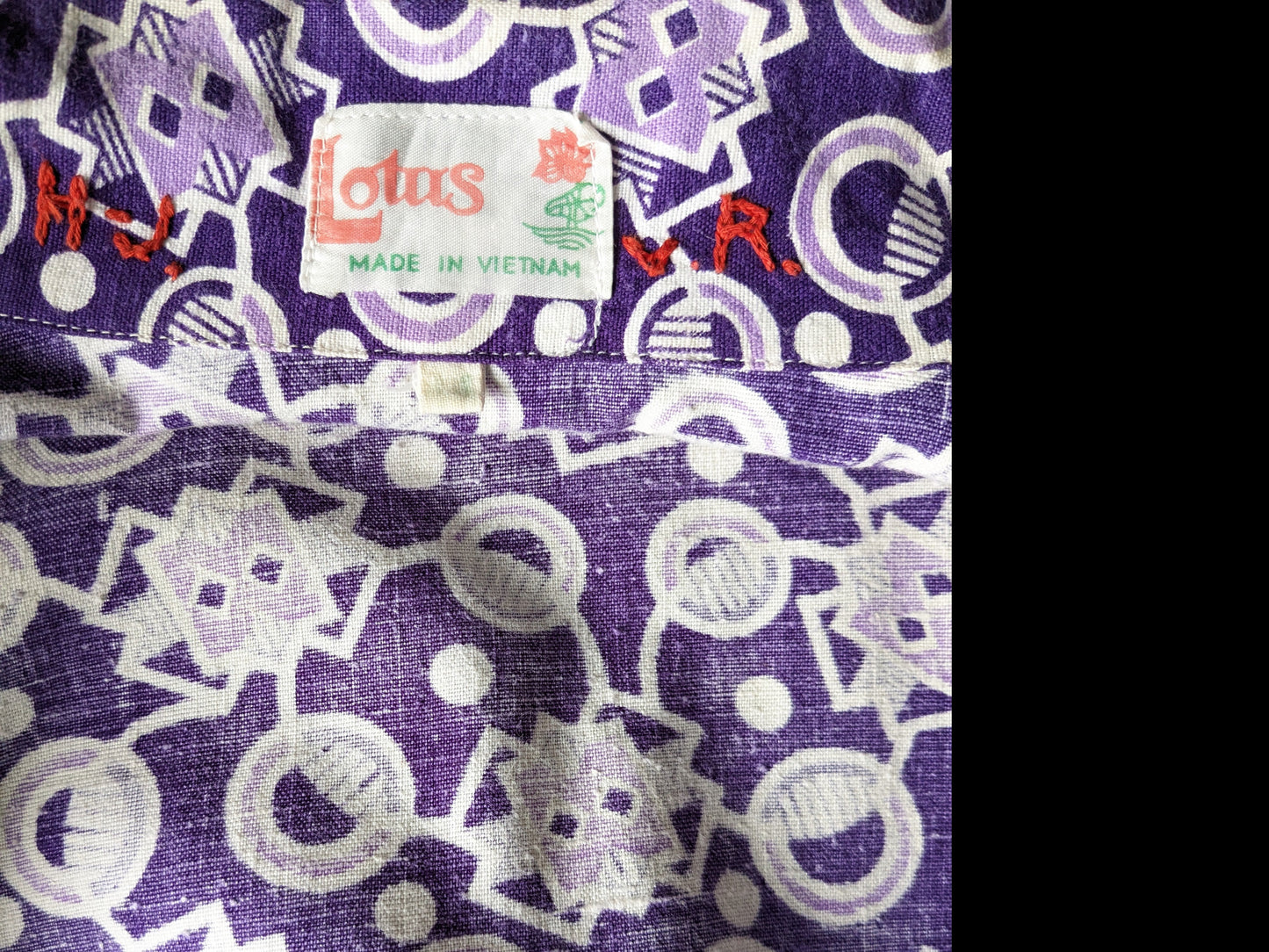 Vintage Lotus shirt. Purple white print. Size 2XL / XXL - 3XL / XXXL.