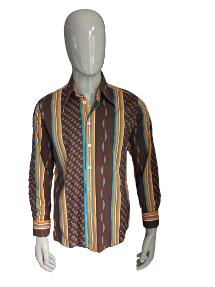 Vintage trend 70's shirt with point collar. Brown orange blue print. Size L.