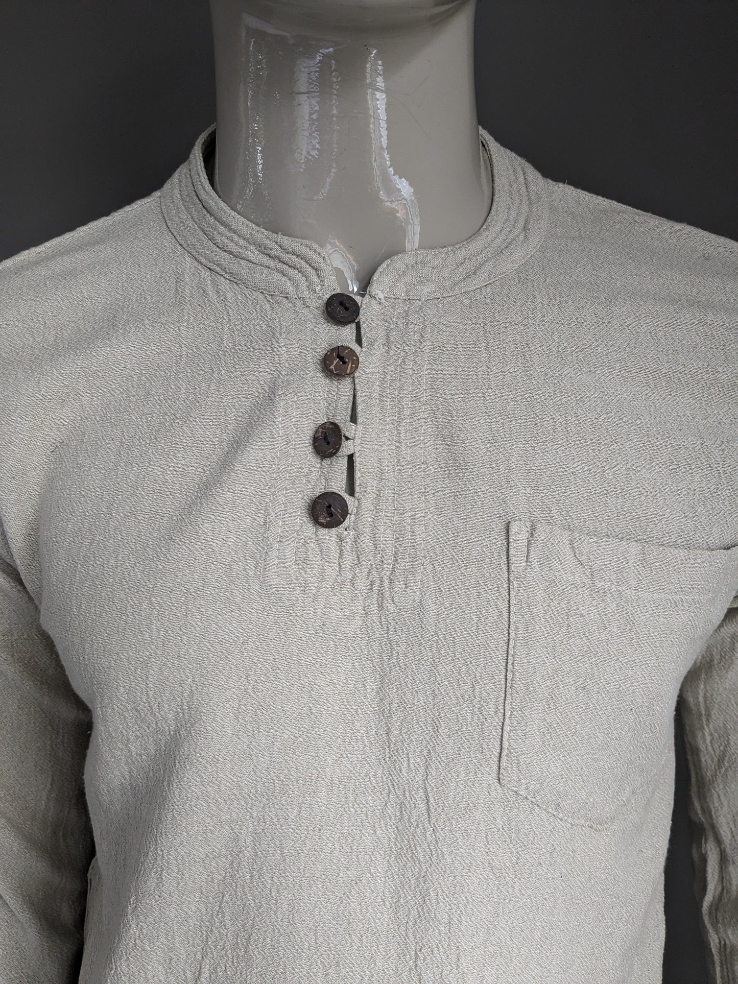 Vintage Guru overhemd shirt met mao / boeren en opstaande kraag met 1 zak. Beige motief. Maat M.