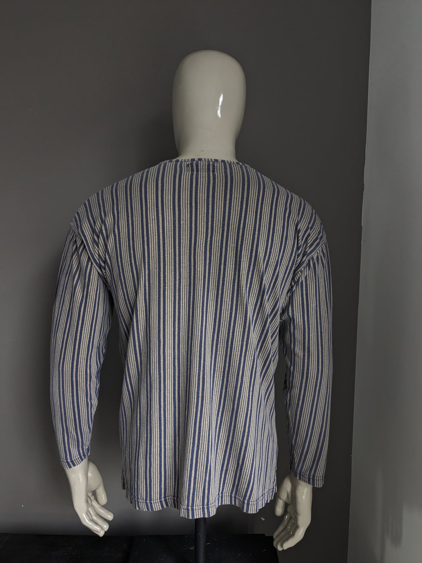 John Baner Longsleeve with buttons. Brown blue striped. Size L.