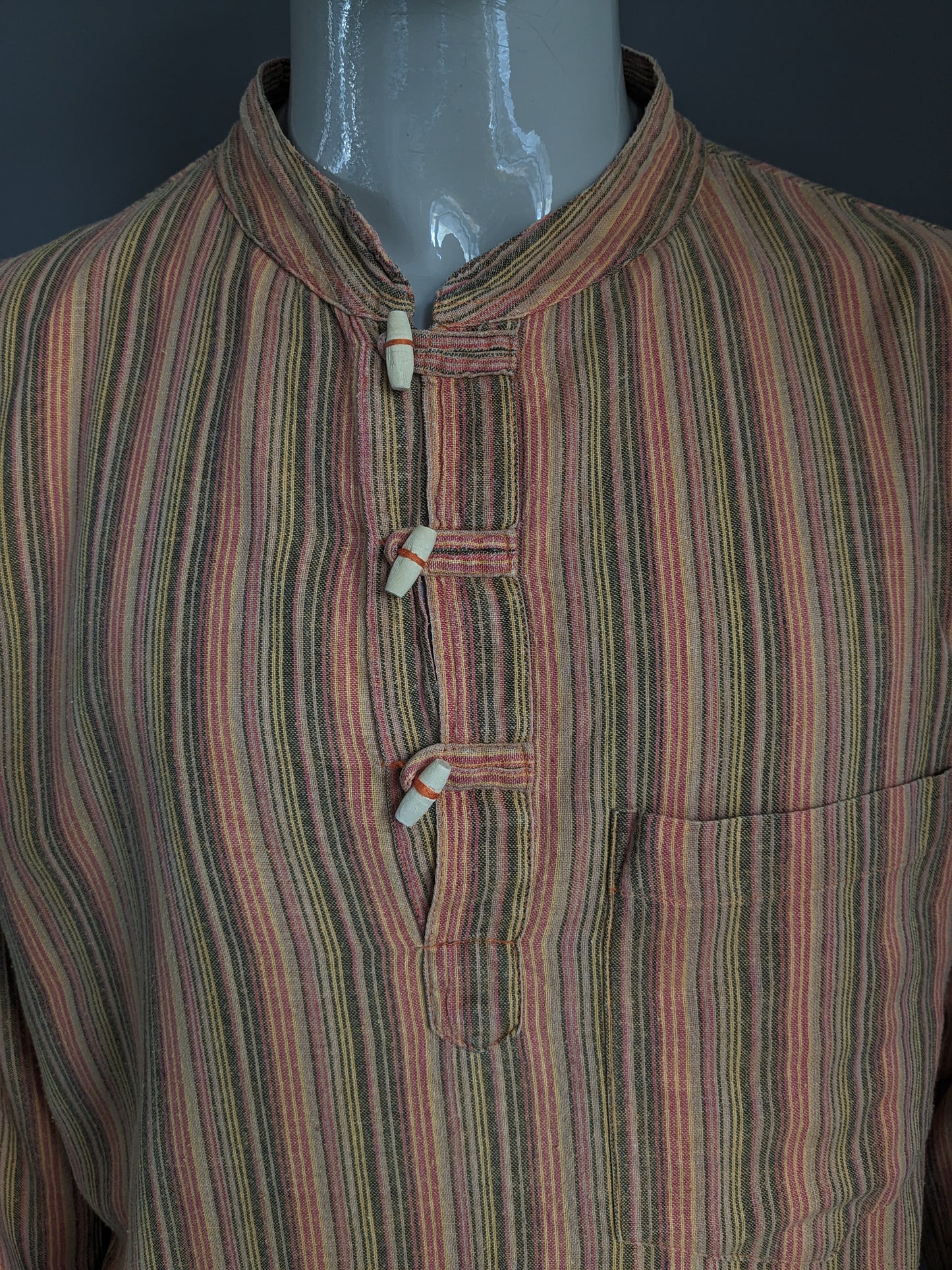 Camicia da camicia coline vintage con mao / agricoltore / collare in piedi. Strisce nero giallo rosso arancione. Taglia XL.
