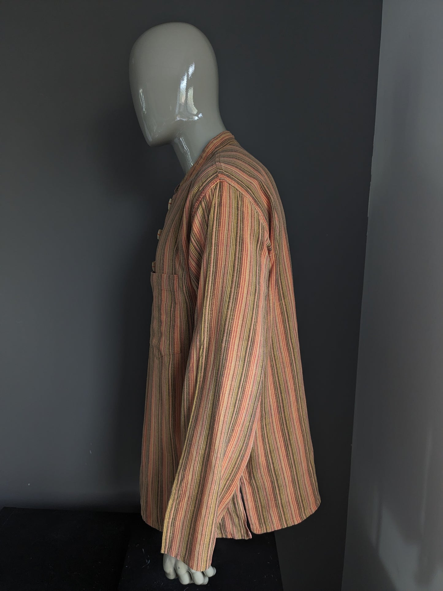 Vintage Coline overhemd shirt met mao / boeren- / opstaande kraag. Oranje Rood Geel Zwart gestreept. Maat XL.