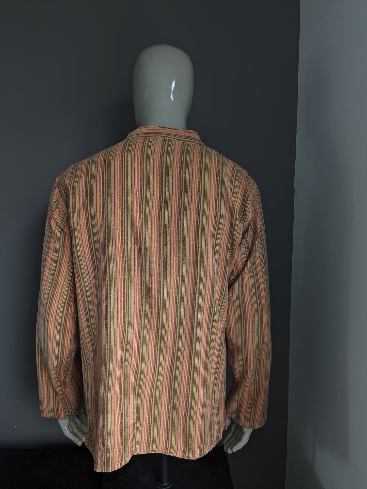 Camicia da camicia coline vintage con mao / agricoltore / collare in piedi. Strisce nero giallo rosso arancione. Taglia XL.