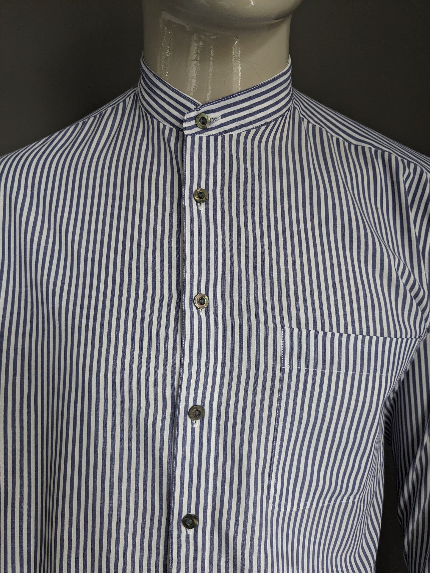 Shirt in orgoglio re vintage con mao / agricoltori / colletto in piedi. Strisce bianche blu. Taglia L.