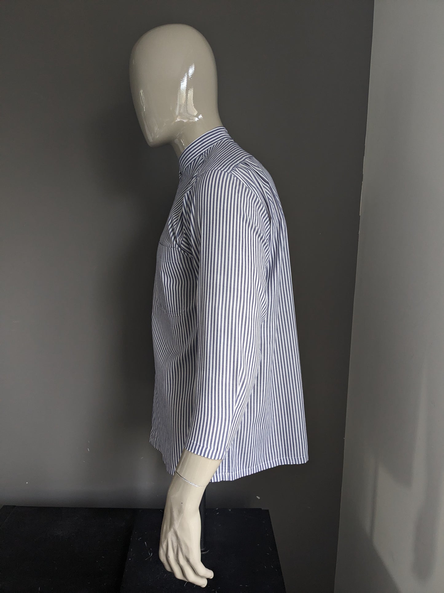 Vintage Kings Pride shirt with Mao / Farmers / Standing Collar. Blue white striped. Size L.