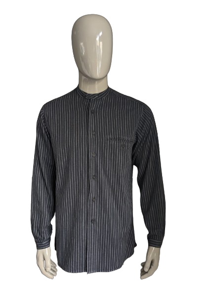 Vintage Boss Hugo Boss overhemd met mao / boeren- /  opstaande kraag. Zwart Wit gestreept. Maat M / L.