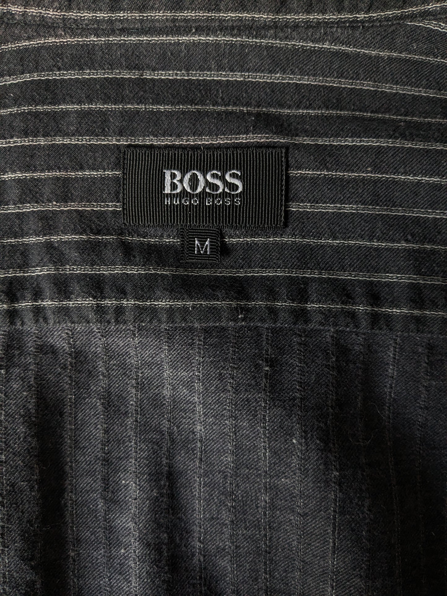 Vintage Boss Hugo Boss overhemd met mao / boeren- /  opstaande kraag. Zwart Wit gestreept. Maat M / L.