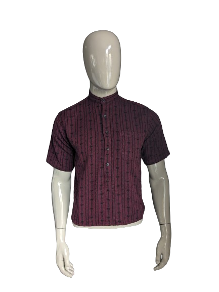 Vintage Atrium shirt met knoopjes en mao / boeren- / opstaande kraag. Bordeaux Zwart gekleurd. Maat S / M.