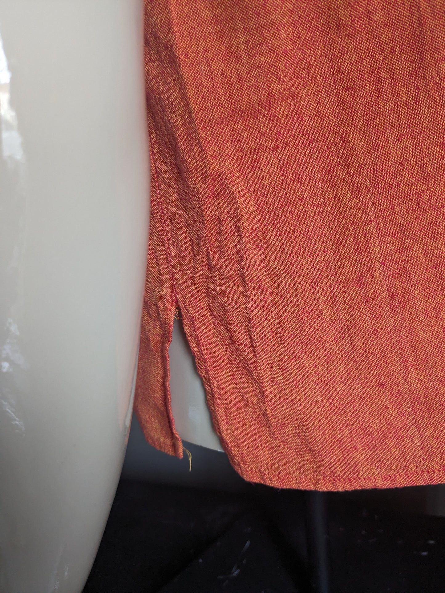 Le Grenier de Katmendou shirt met mao / boeren- / opstaande kraag. Oranje Rood gemêleerd. Maat L.