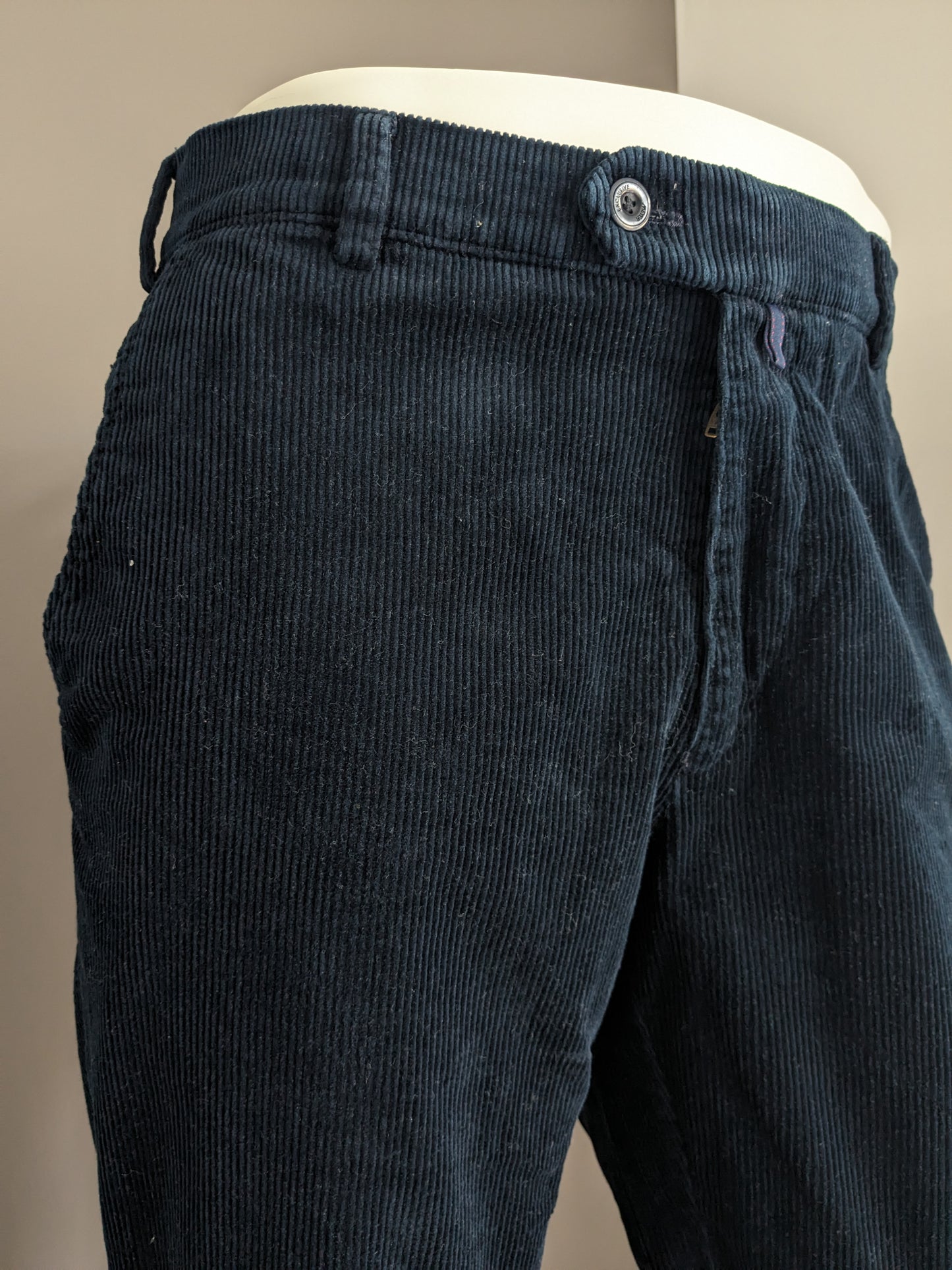 Meyer Exclusiv rib pants. Dark blue colored. Size 52 / L.