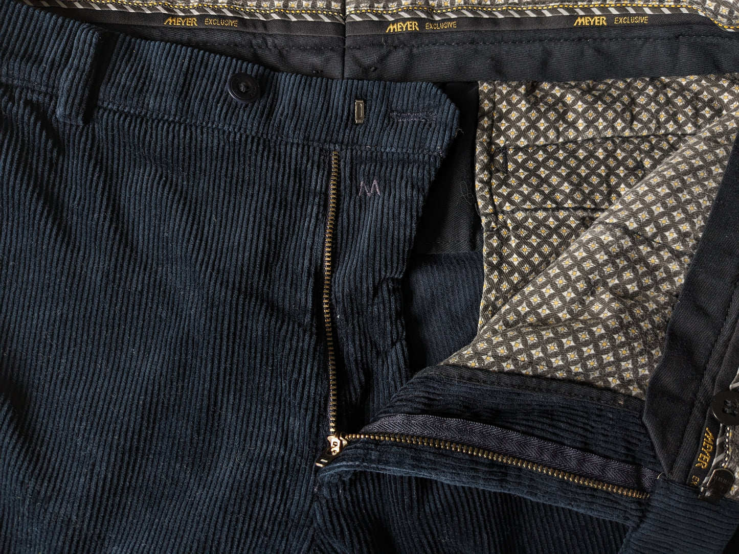 Meyer Exclusiv rib pants. Dark blue colored. Size 52 / L.