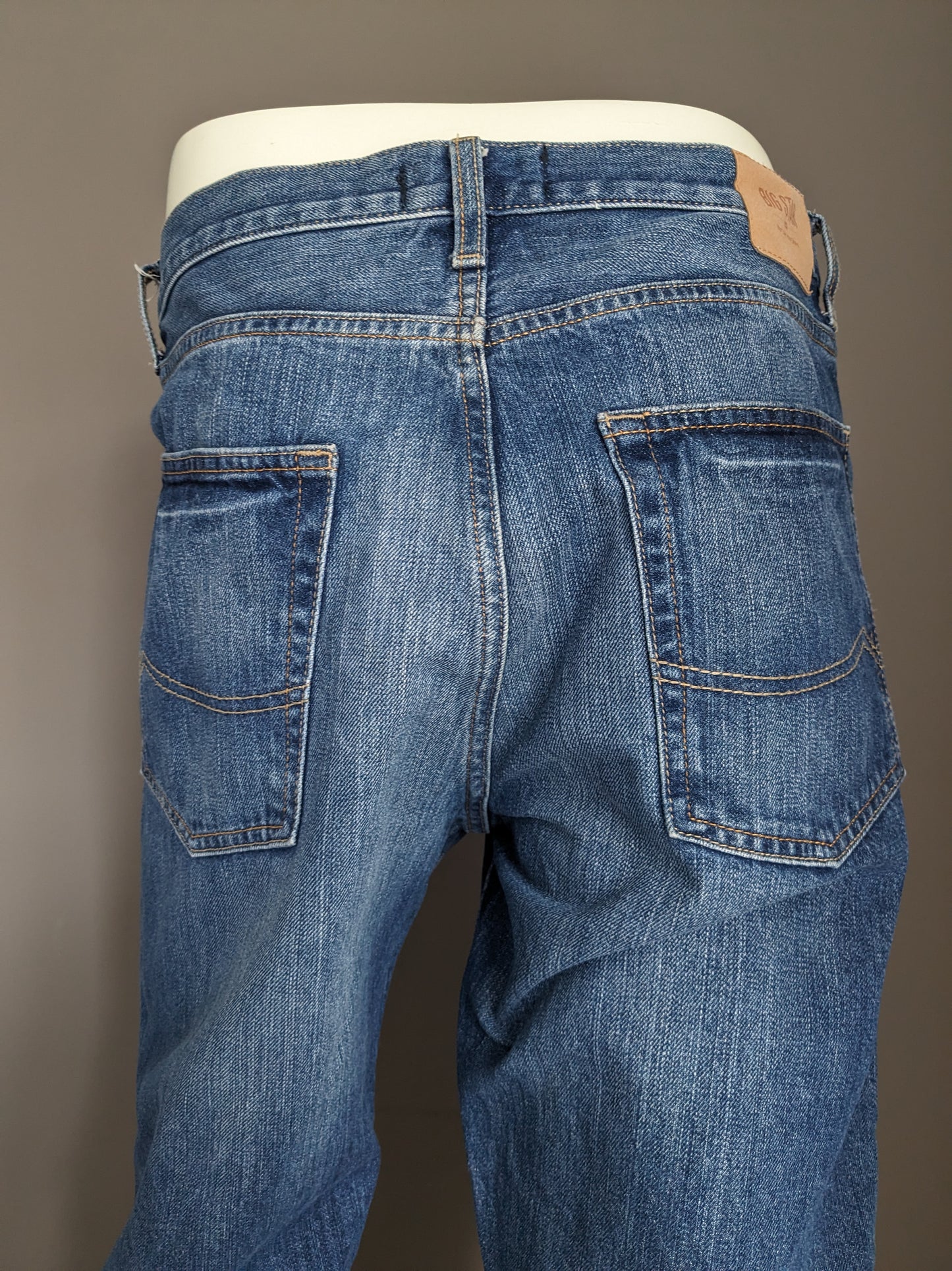 Big Star Jeans. Blue colored. Type Rogar. Regular fit. Size W36 - L32.