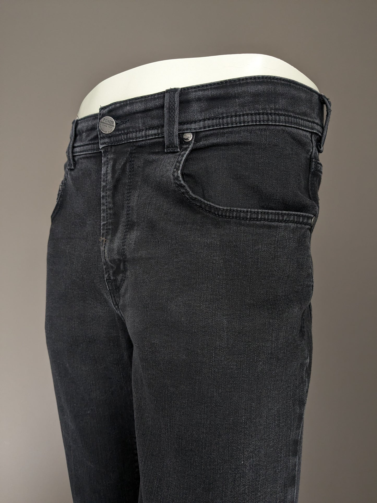Pioneer jeans. Black colored. Type Rando. Megaflex. Size W33 - L30. (shortened)
