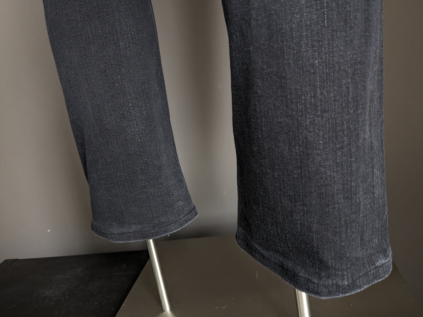 Pioneer jeans. Zwart gekleurd. type Rando. Megaflex. Maat W33 - L30. (ingekort)