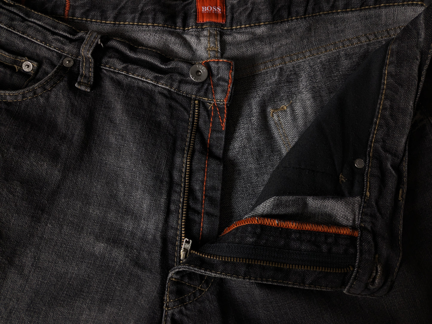 Boss Hugo Boss jeans. Zwart gekleurd. Maat W38 - L34.