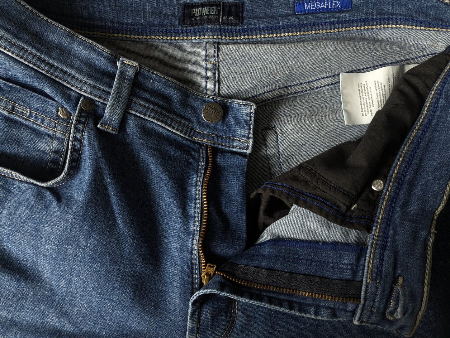 Pioneer jeans. Blue colored. Size W33 - L30. Mega Flex. Type Rando. stretch.