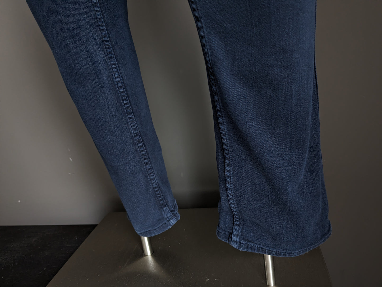 7 para todos los jeans de la humanidad. Color azul oscuro. Tamaño W33 - L34. estirar.