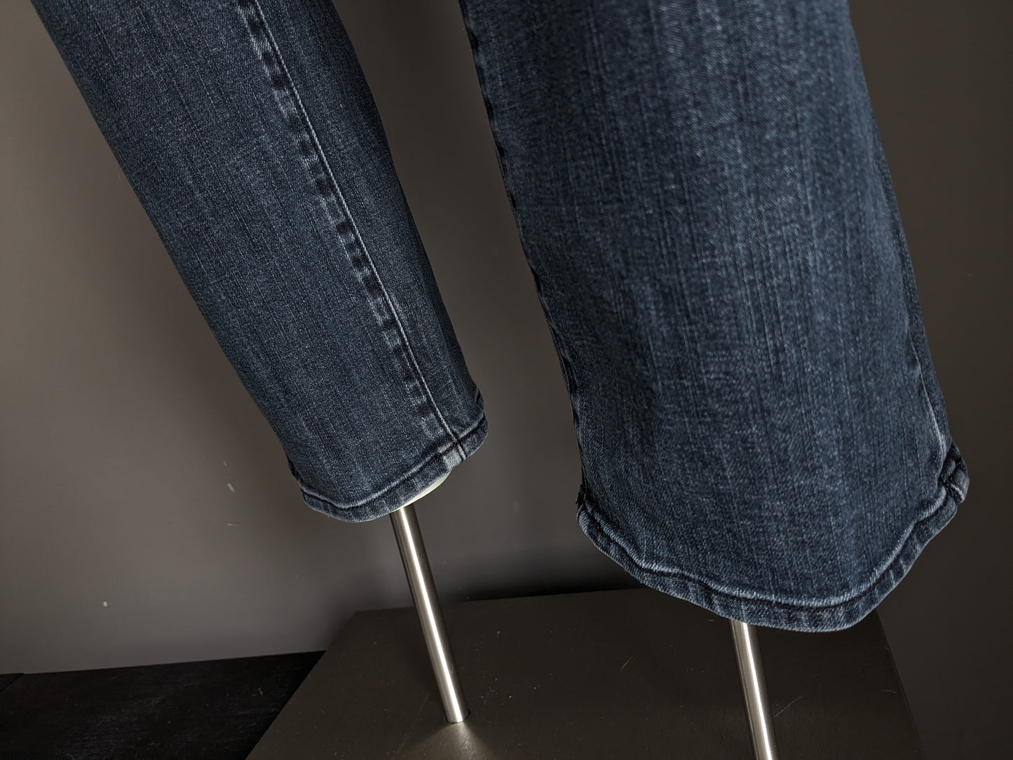 Pierre Cardin jeans. Zwart Grijs gekleurd. Maat W33 - L30. type Mod Deauville.