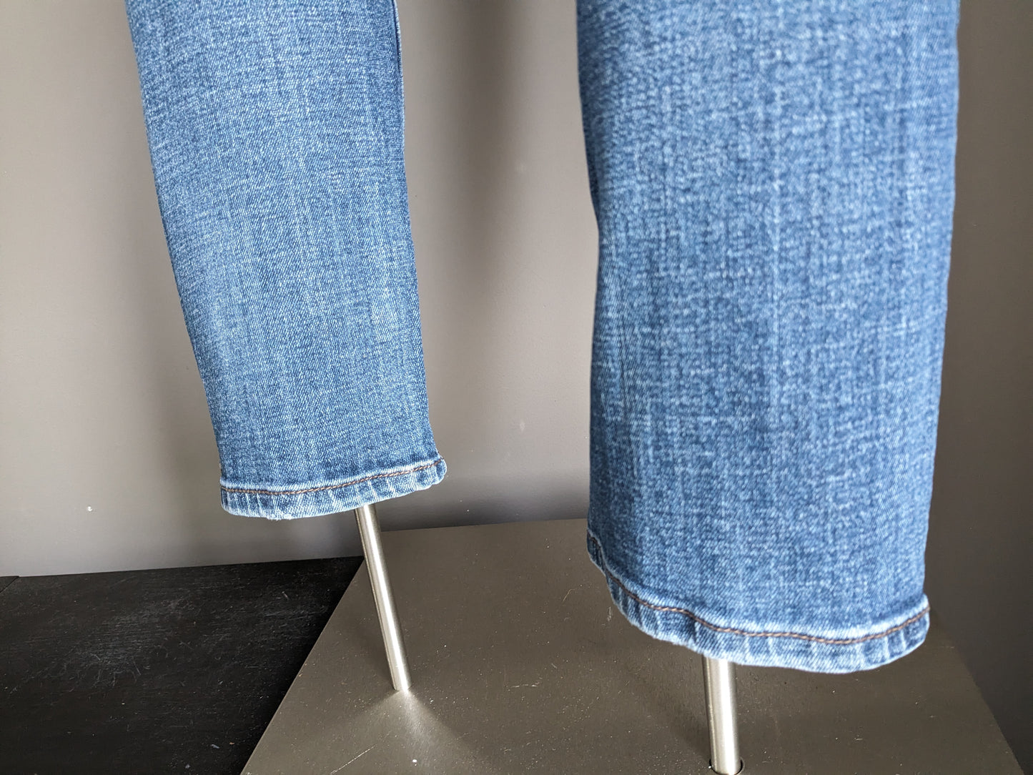 New Star jeans. Blauw gekleurd. Maat W34 - L32. stretch.