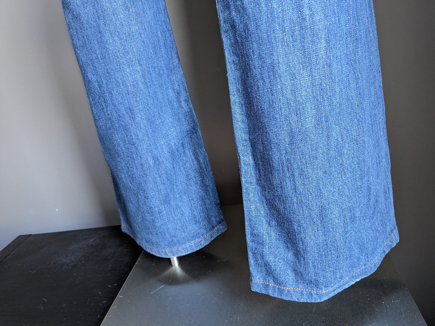 River Woods jeans. Blauw gekleurd. Maat W38 - L34.
