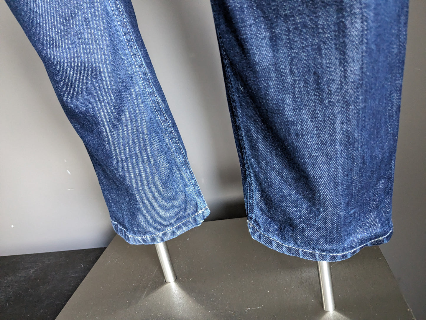 Diesel jeans. Donker Blauw gekleurd. Maat W31 - L32. type "Mennit".