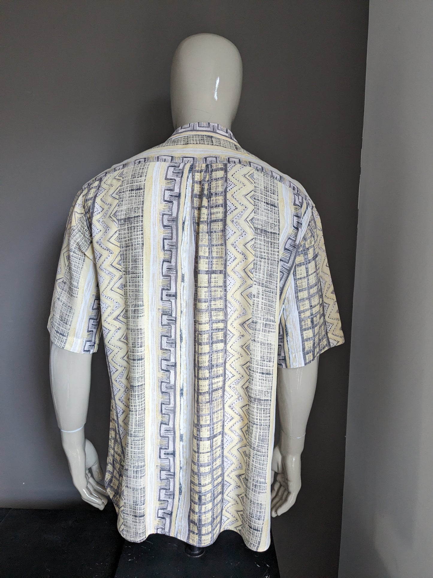 Vintage 80's - 90's Club Damingo overhemd korte mouw. Geel Beige Bruine print. Maat XL.
