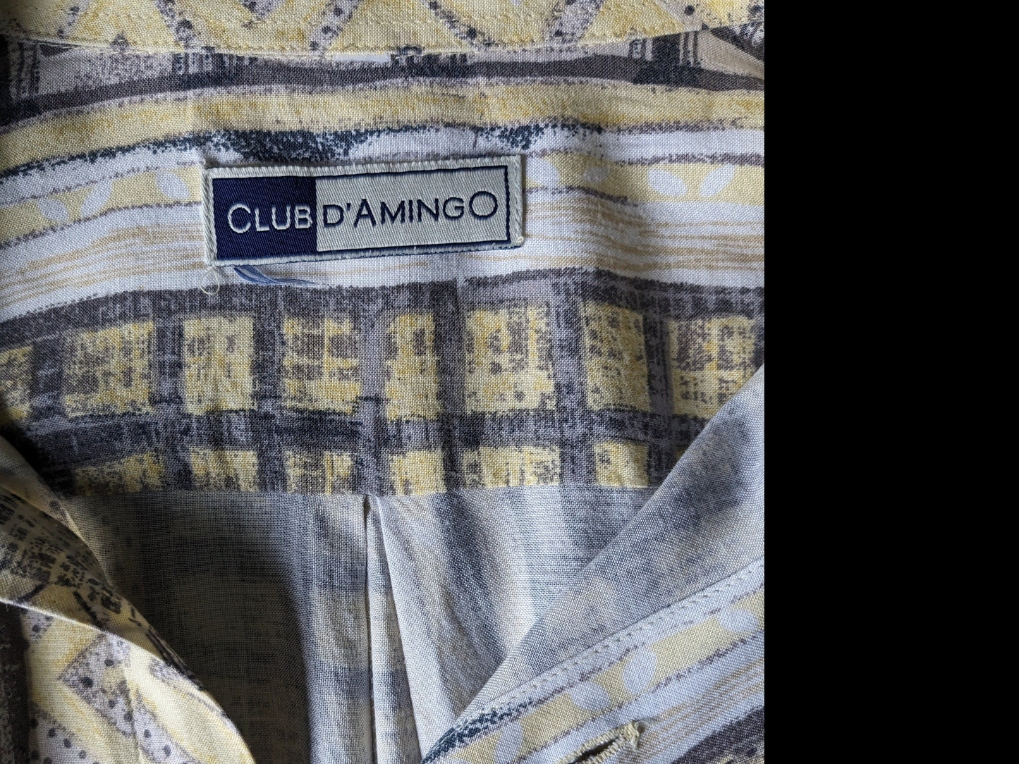 Vintage 80's - 90's club Damingo shirt short sleeve. Yellow beige brown print. Size XL.