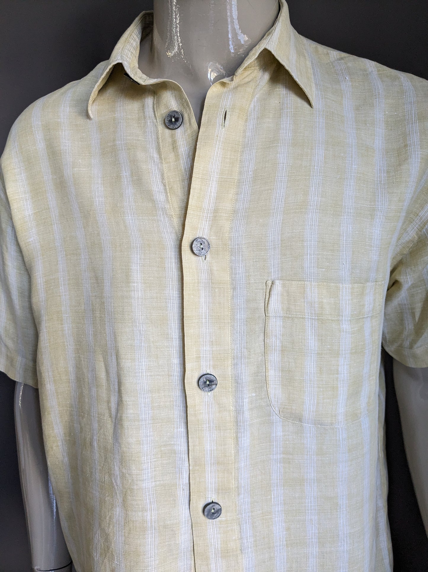 Camisa de lino vintage manga corta. Botones más grandes. Amarillo blanco a cuadros. Tamaño L / XL.