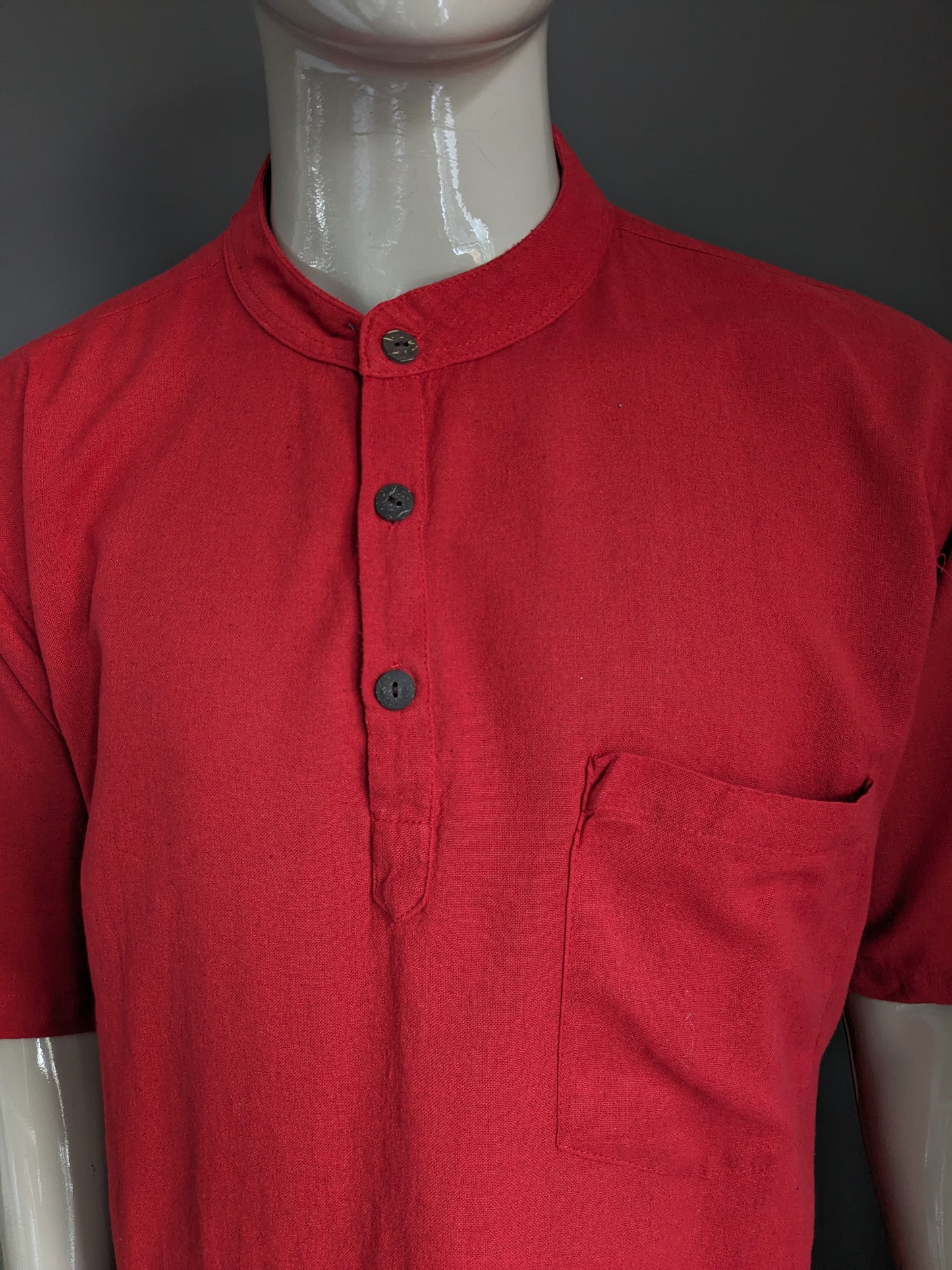 Vintage Couleurs du Monde Shirt with Mao / Farmer / Standing Collar and 1 Bag. Colored red. Size 2XL / XXL.