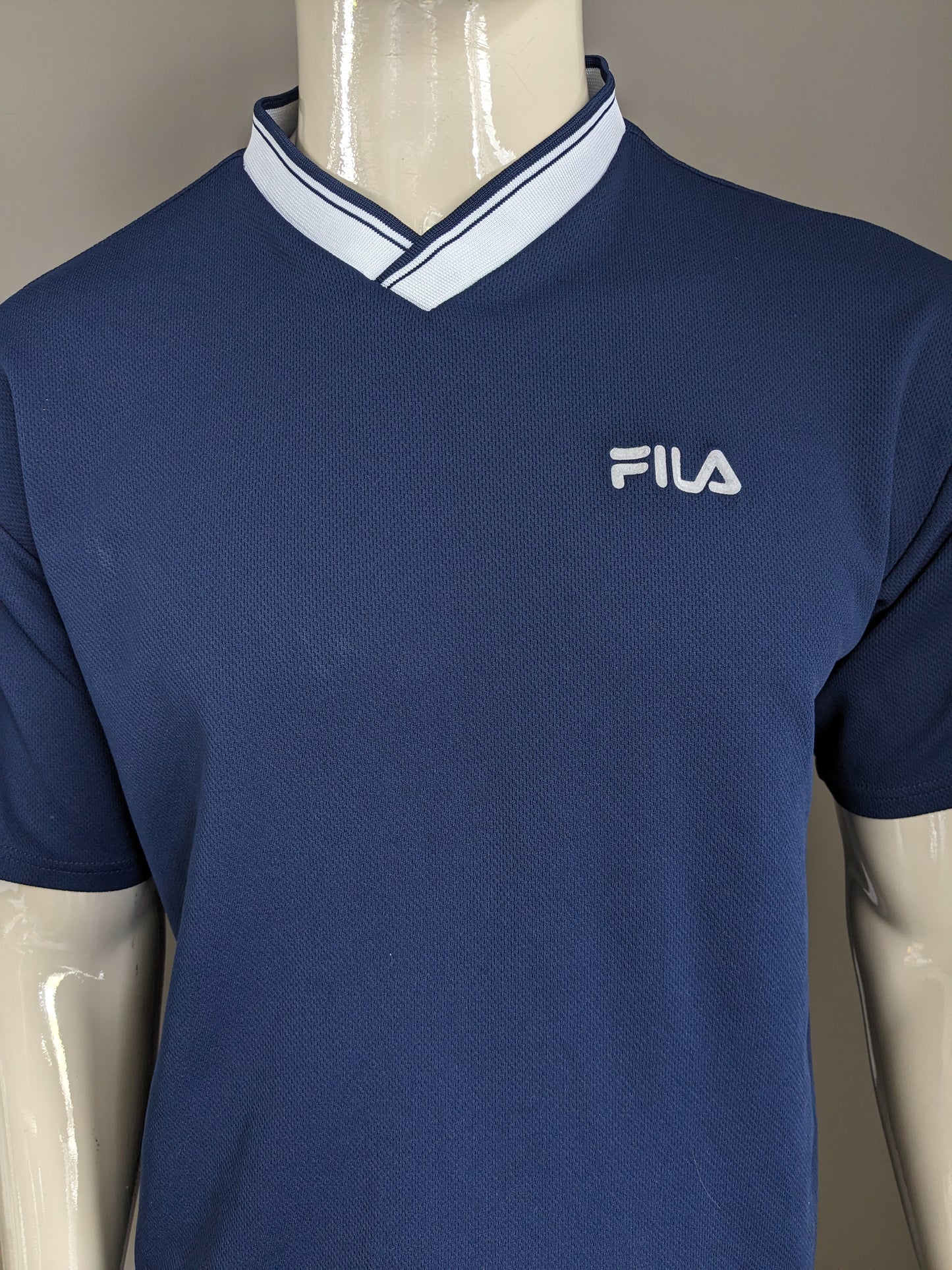 Vintage Fila shirt with V-neck. Dark blue colored. Size L.