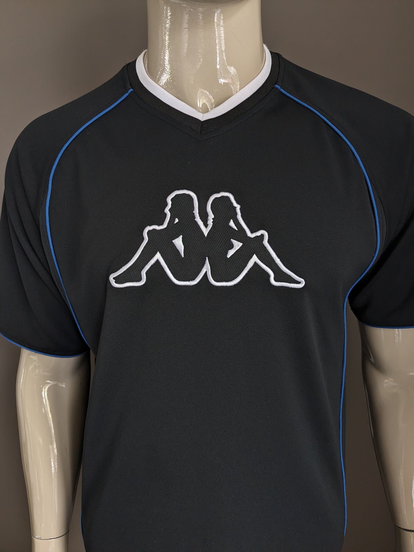 Chemise de sport kappa vintage avec col en V. Couleur noire. Taille M / L.