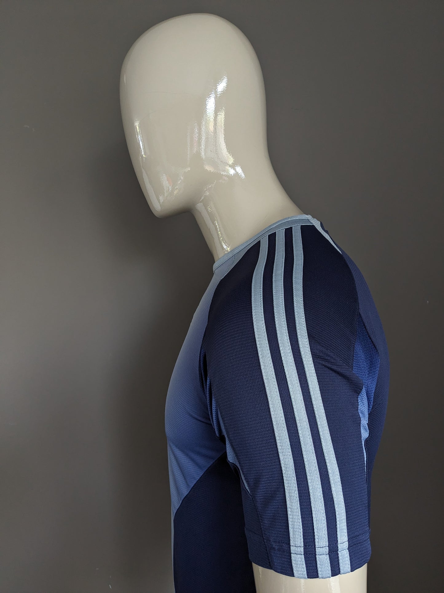 Adidas Sporthemd. Blau gefärbt. Größe S.