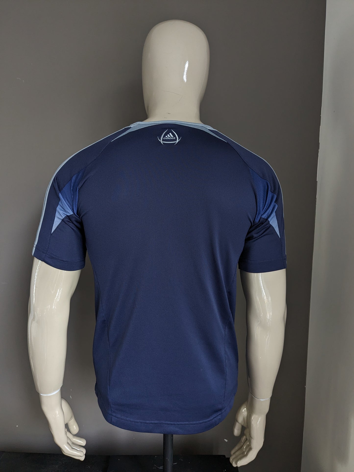 Adidas sport shirt. Blauw gekleurd. Maat S.