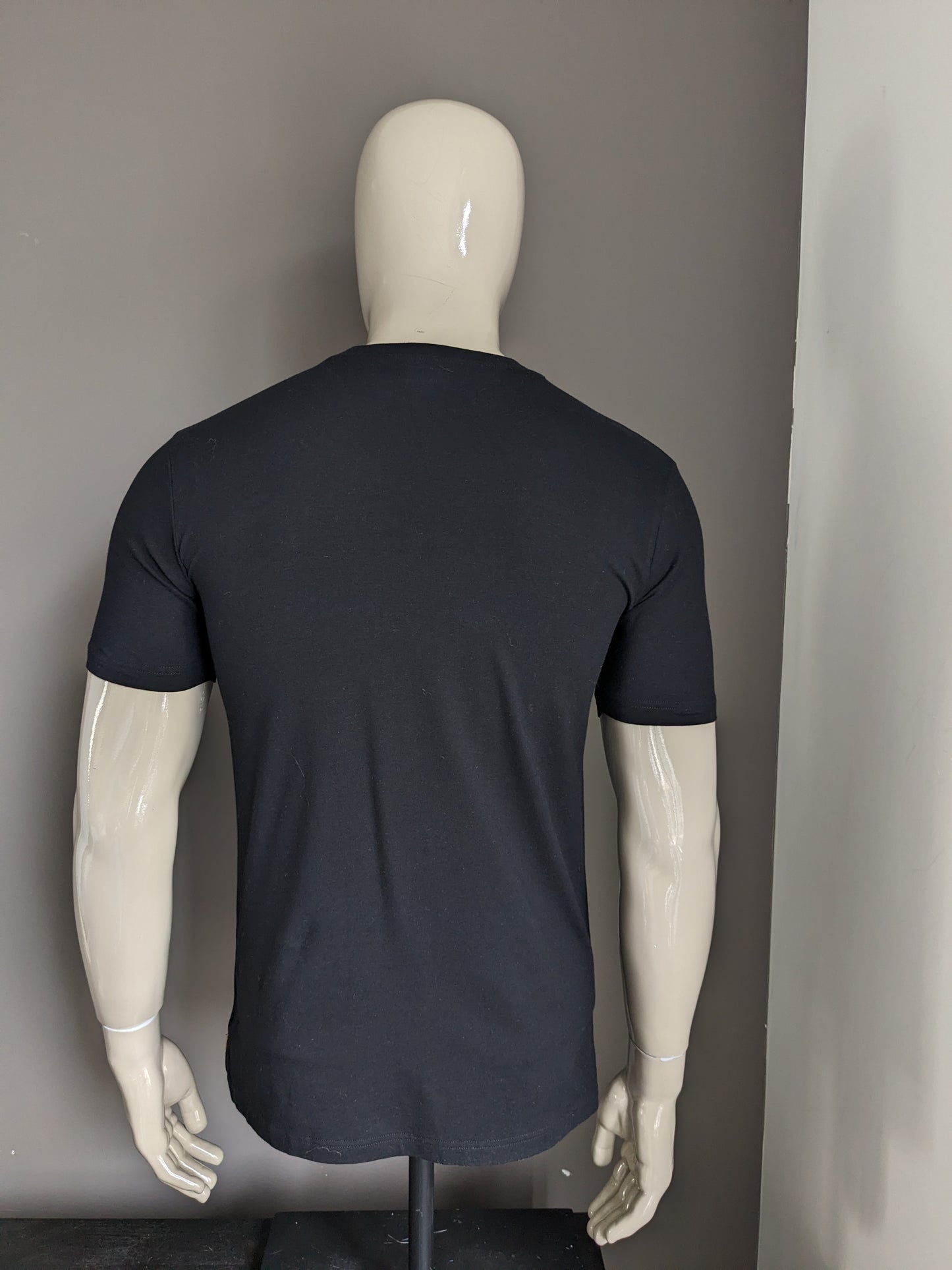 Armani Jeans shirt. Black with print. stretch. Size XL.