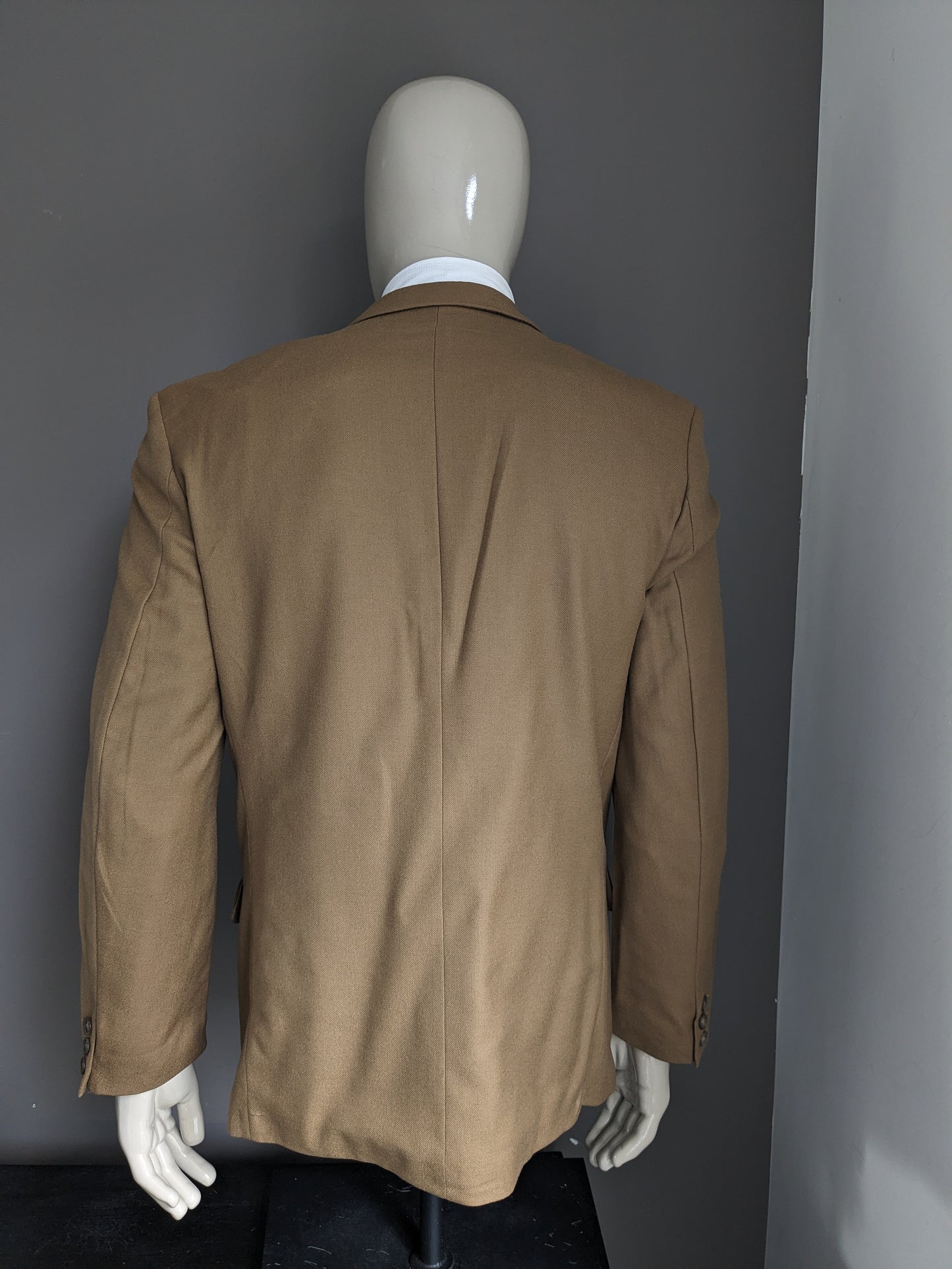 B choice: Vintage woolen Andrews & May Double Breasted jacket. Light brown colored. Size 49 (m).