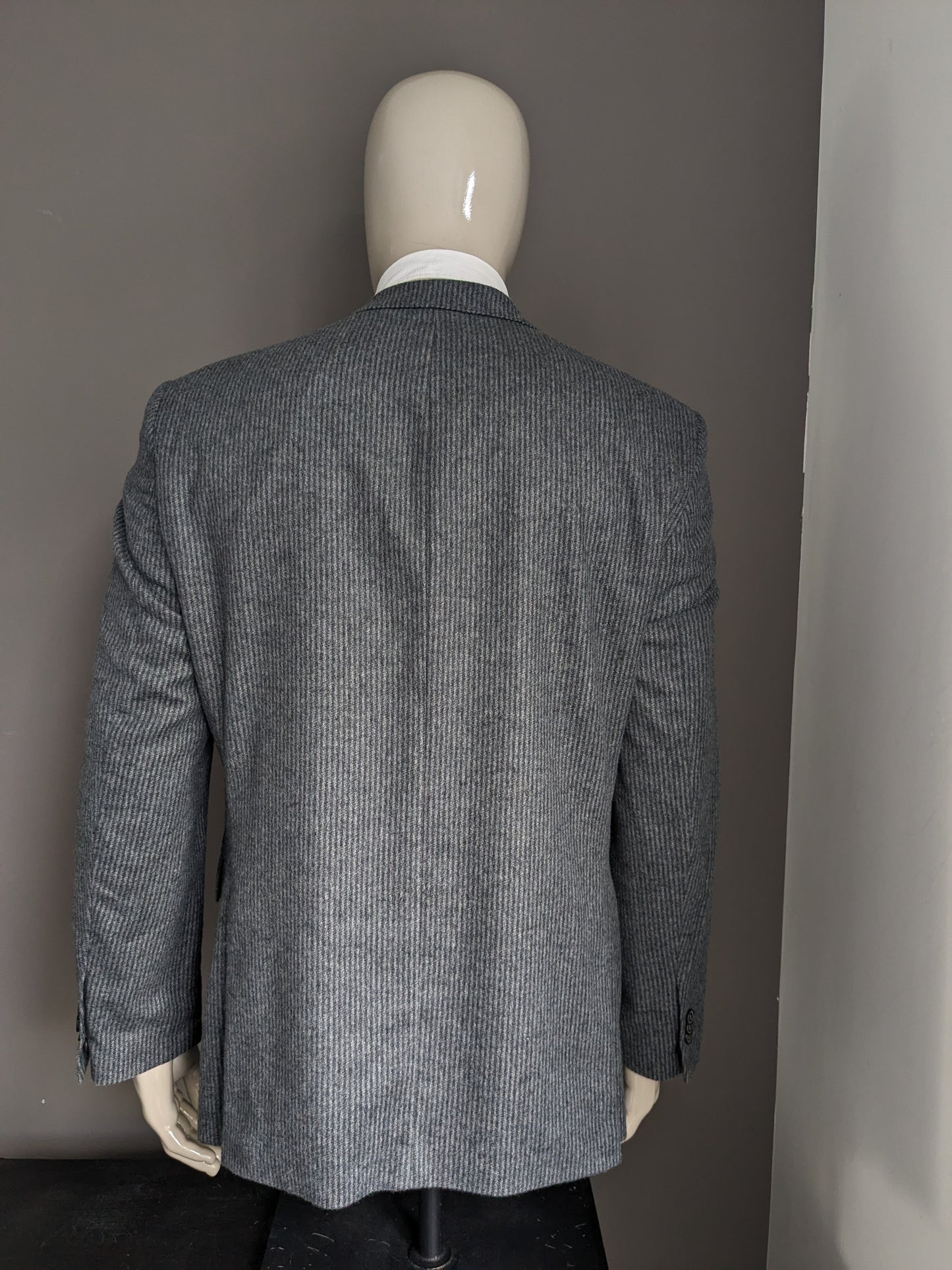 Giacca di lana pietre. A strisce grigie. Dimensione 52 / L. 65% lana.