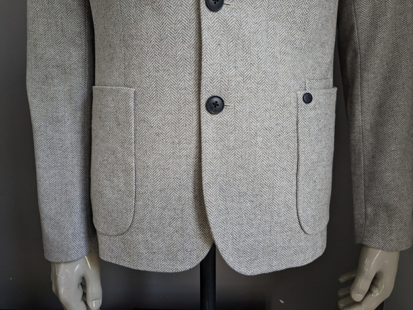 Seleccionó la chaqueta de lana Homme. Beige Brown Herringbone Motif. Tamaño 50 / M. 40% de lana.