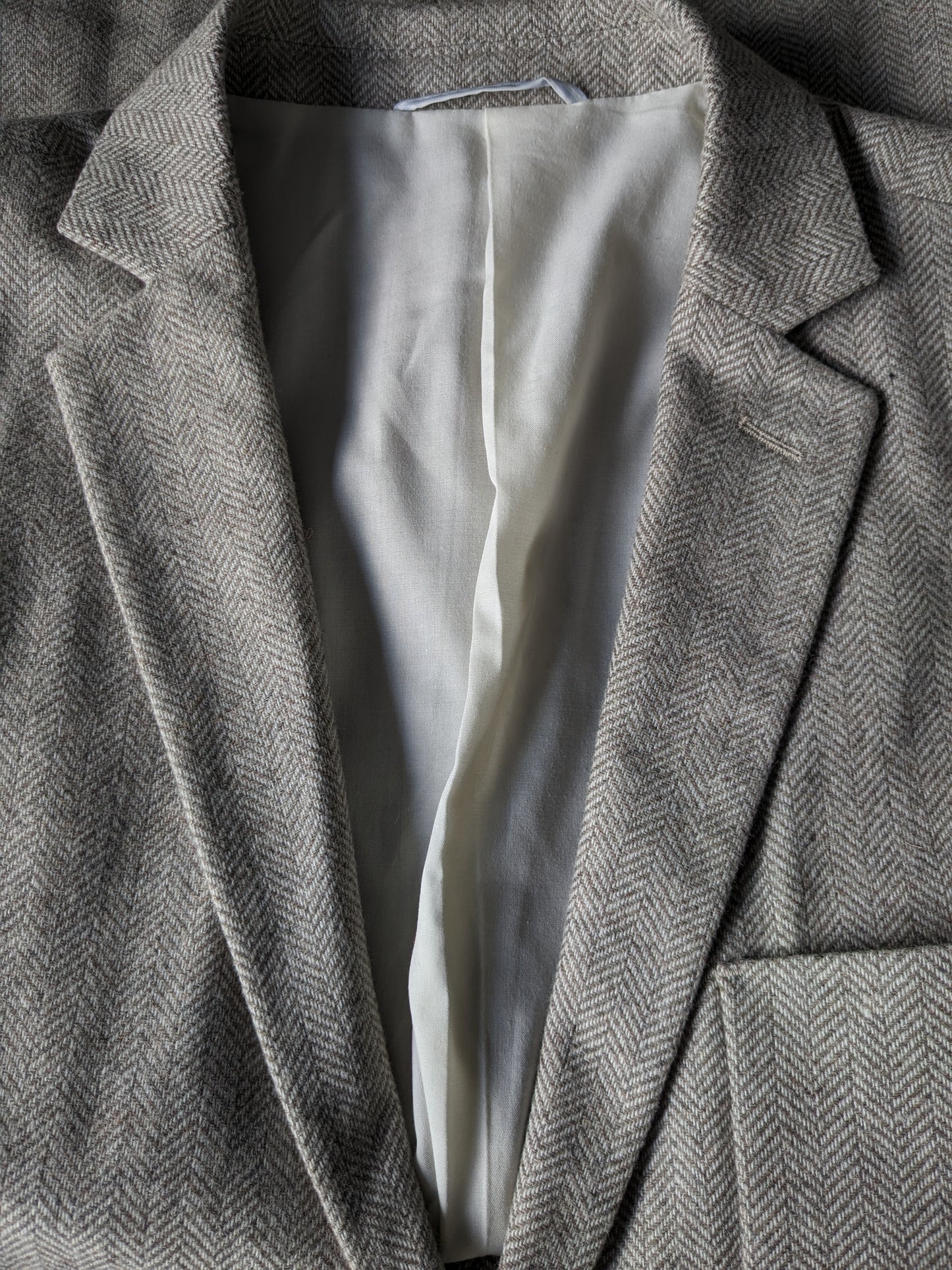 Veste en laine Homme sélectionnée. Motif à chevrons brun beige. Taille 50 / M. 40% de laine.