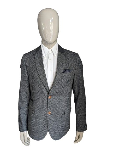 Desencadenantes y chaqueta de lana a medida. Motivo gris. Tamaño 54 / L. 50% de lana.