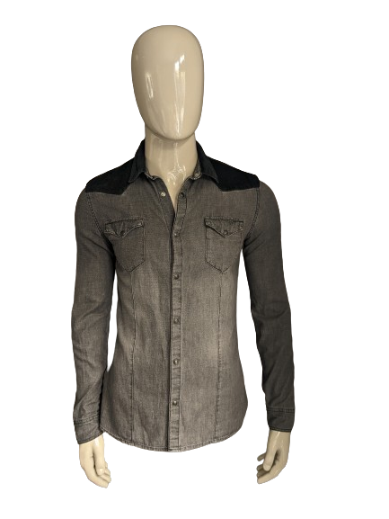 H&M Divided jeans overhemd met rib gedeelte en drukknopen. Zwart Grijs gekleurd. Maat M.