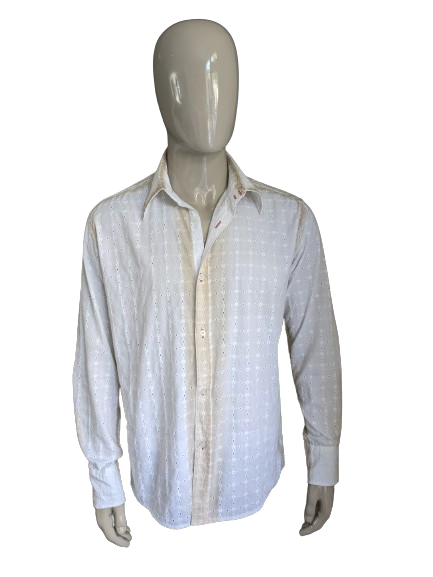 C'est la chemise Noize. Motif trou blanc beige. Taille XL.