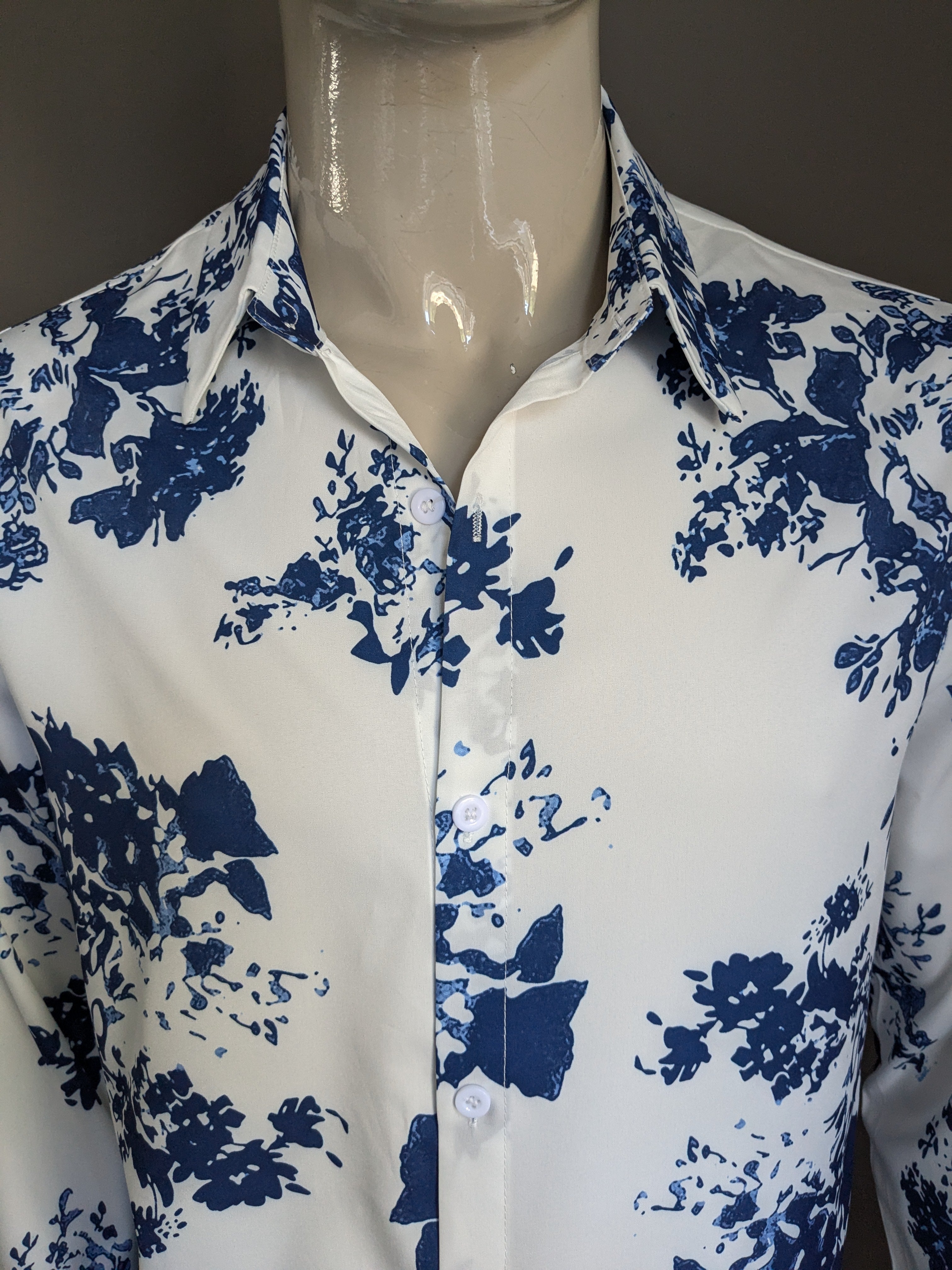 Polyester overhemd. Blauw witte print. Maat L. EcoGents