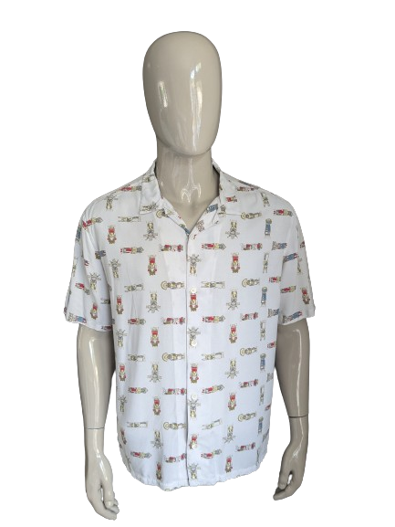 Camiseta Todos Santos manga corta. Estampado beige verde azul blanco. Talla L/XL. Ajuste relajado.
