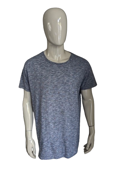 Pas de chemise en excès. Imprimé bleu rouge jaune vert. Taille 2XL/XXL.