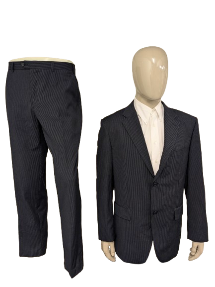 Costume sans marque. Rayé bleu gris. Taille 54/L.