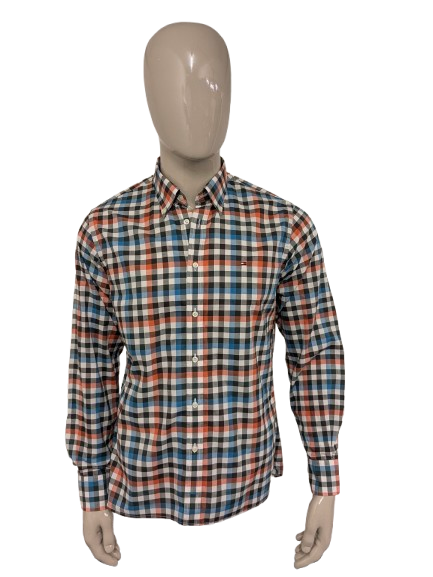 Tommy Hilfiger-Hemd. Blau Schwarz Orange kariert. Größe M. Individuelle Passform.