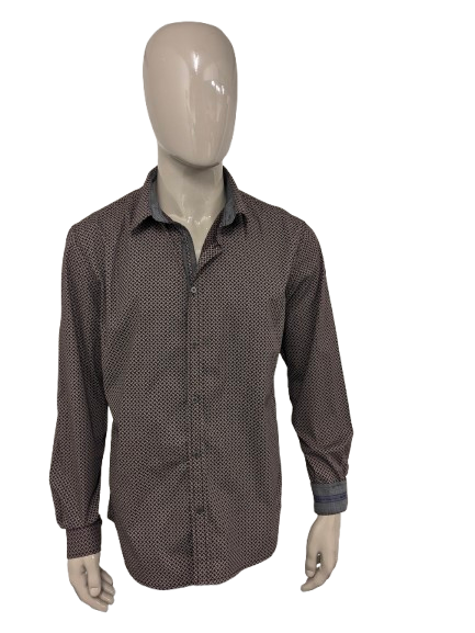 Sin exceso de camisa. Estampado Burdeos Rosa Gris. Talla XL.