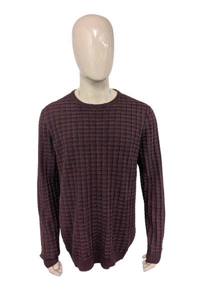 No excess casual sweater. Bordeaux mixed with tangible motif. Size XL.